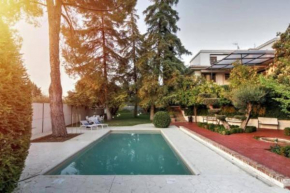 RentitSpain Grand Luxury Villa Piscina & Jacuzzi Granada, Albolote